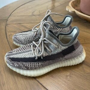 Womens / Men’s Yeezy Size 5